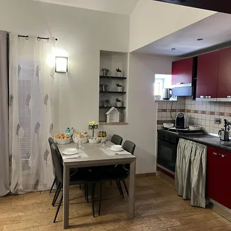 Petite Maison فيوميتشينو