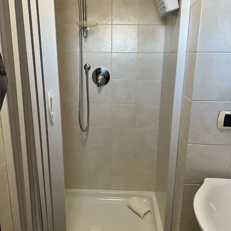 Petite Maison فيوميتشينو