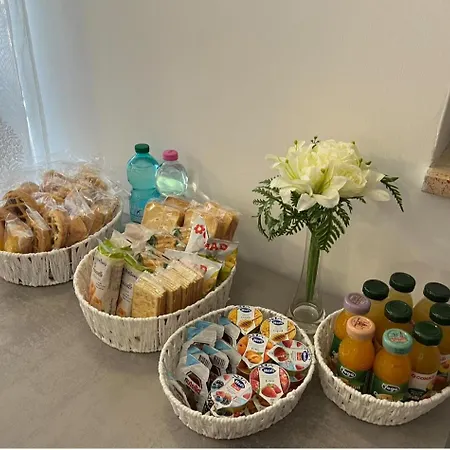 Petite Maison * فيوميتشينو