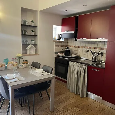 Petite Maison فيوميتشينو